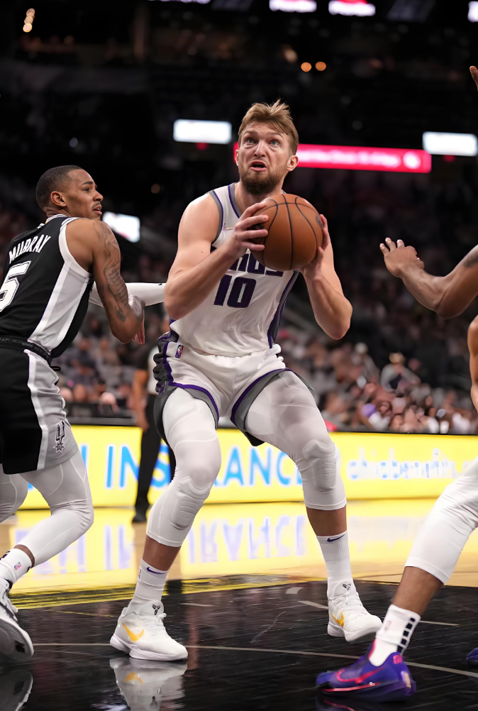 尼斯迎NBA常规赛关键赛今晚波特兰开拓者调整名单以备欧超杯，里尔国际比赛日远射贴柱看傻球迷的简单介绍